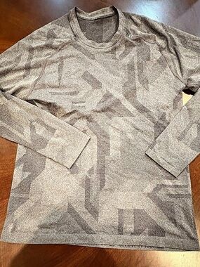 lululemon Metal Vent Tech Long Sleeve *Geo Camo Men's Gray Camo Shirt